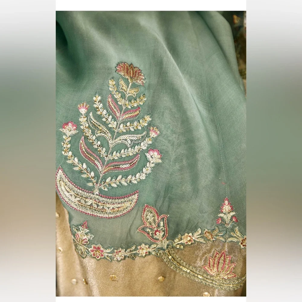 Zara Shahjahan Asmaani Lehenga Set - Picture 5 of 15